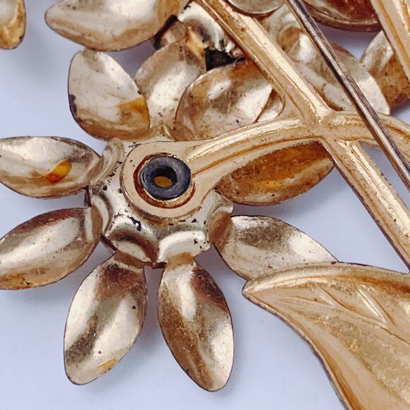 Large 4" Vintage 1940s Gold Tone Floral Spray Brooch With Amber Glass Stones - Picture 10 of 11